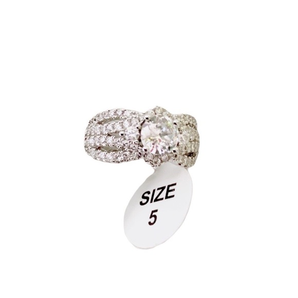 Jewelry - Sterling Silver Diamonds Ring Size 5